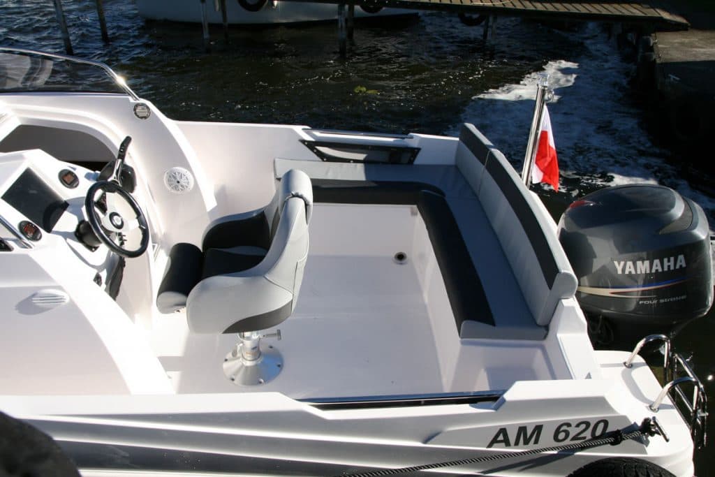 AM 620 Sundeck na wodzie
