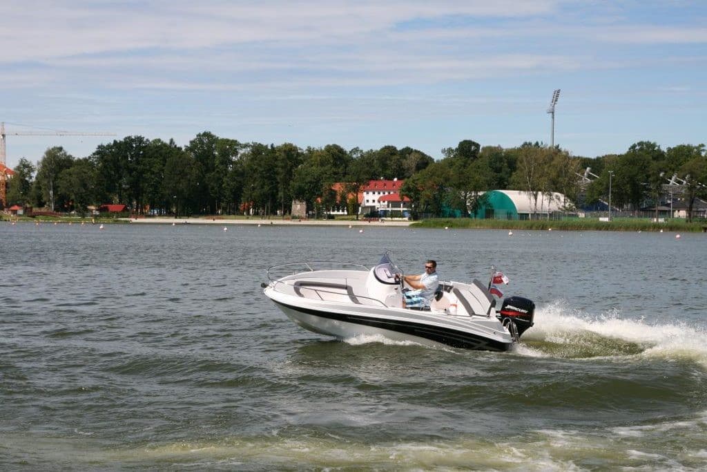 AM 490 Open na wodzie
